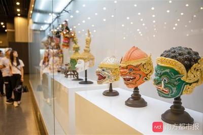 廣州圖書館呈現國際大師作品展 紙莎草畫與銀器的藝術對話